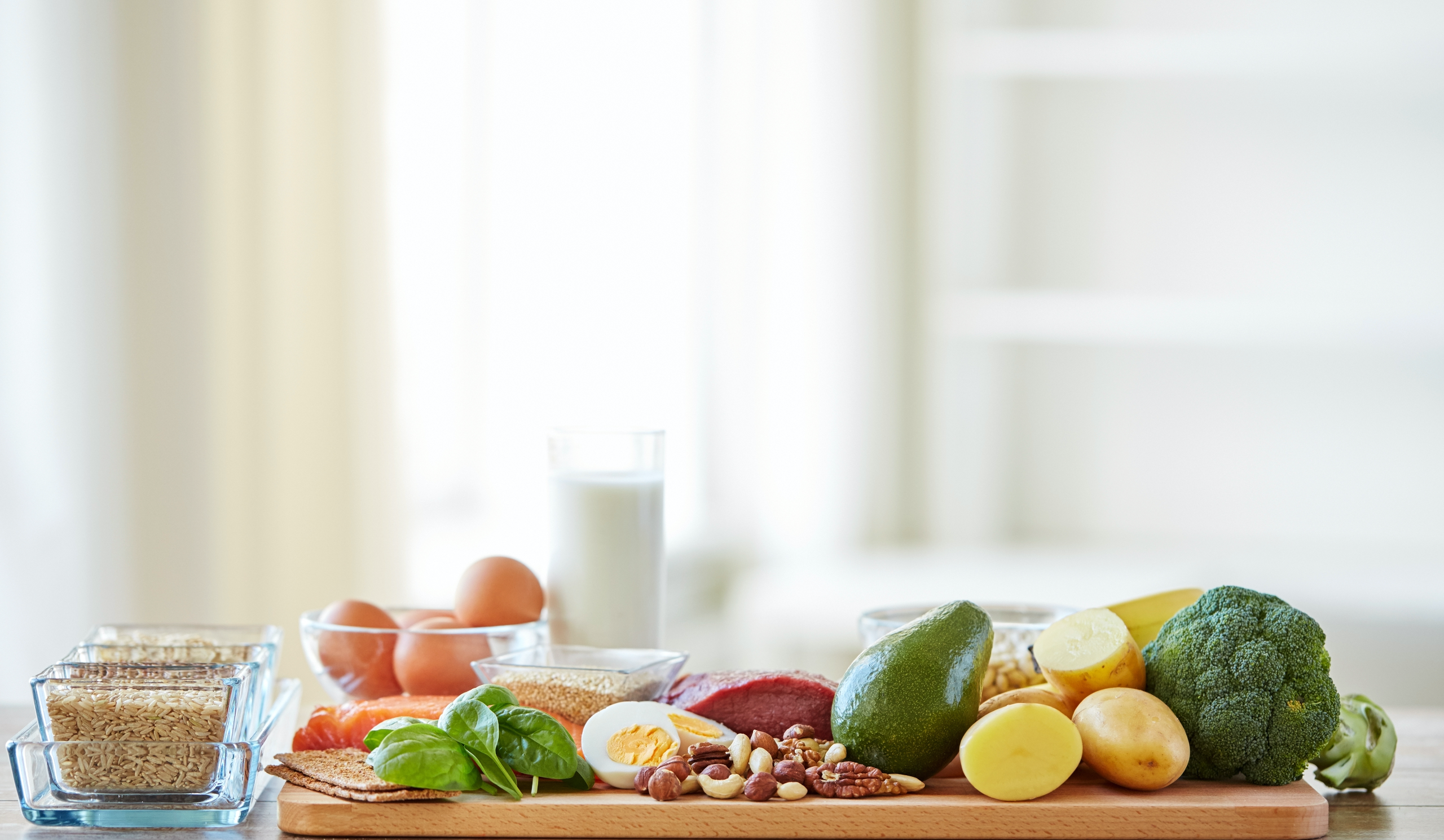 immagine tavola con cibo